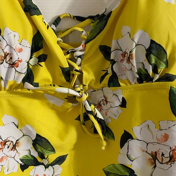 Swim suit yellow floral print - Picture 7 of 8